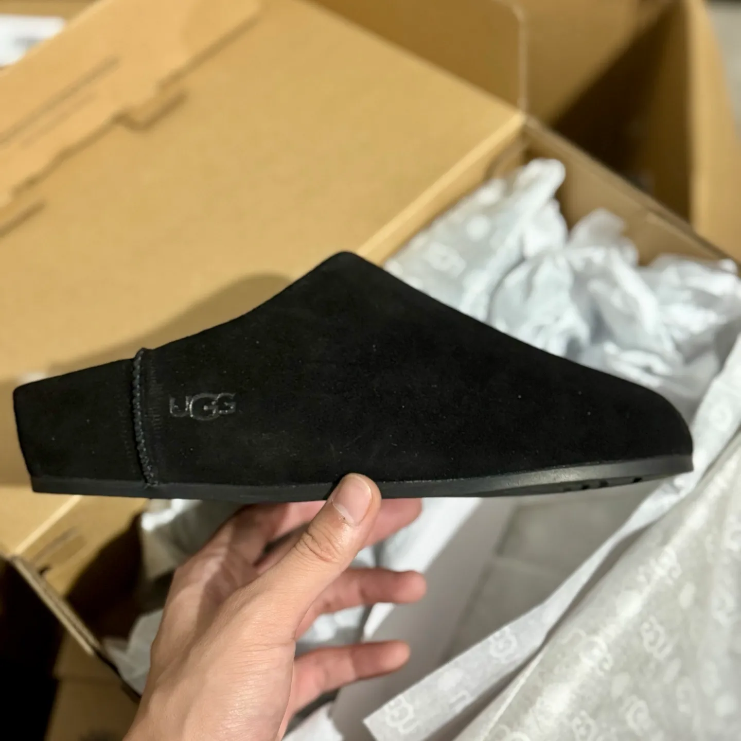 Self-pickup 💰440 Guangzhou original grade ❗️UGG Elea Slip-On Thin slip-on 1171390 Indoor slip-on lazy shoes Independent original development outsole Cashmere insole Keep warm in winter Shoe body material Water-repellent coated suede upper 17mm UGGPURE implanted wool insole Lightweight non-slip comfortable rubber outsole Full package # Size: 35 36 37 38 39 40